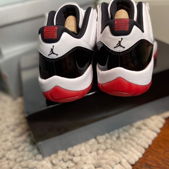 Jordan 11 low concord-bred